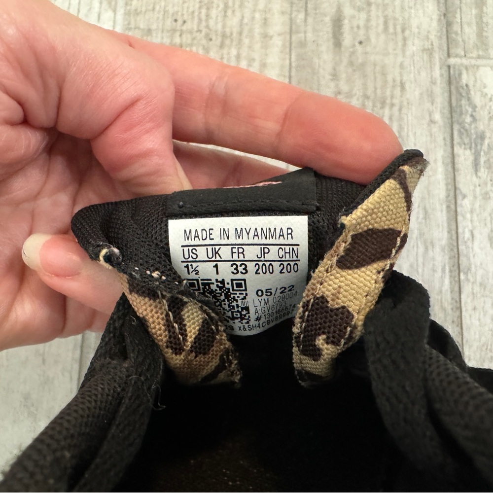 Leopard print adidas shoes with green leather details and pink writing. - Picture 4 of 7